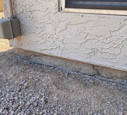 Signs of Corrosion in a Stem Wall: Vertical Cracks in Phoenix, AZ