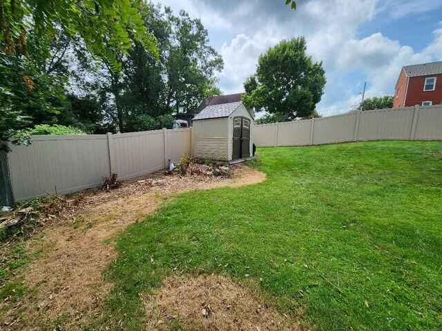 6' Acadia Privacy Khaki Vinyl Fence