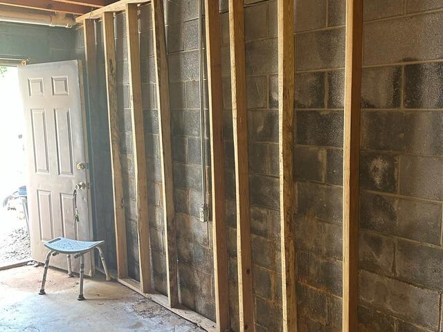 A foundation wall before our intervention.