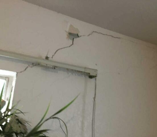 Signs of Foundation Problems: Interior Wall Cracks in Tolleson, AZ