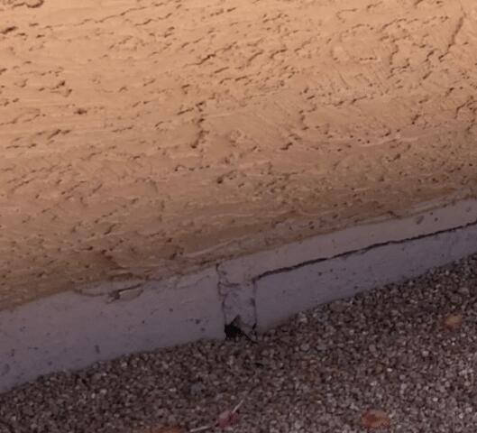 Signs of Corrosion in a Stem Wall: Vertical Cracks in Tolleson, AZ