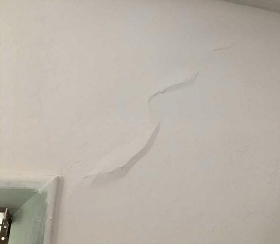 Signs of Foundation Problems: Interior Cracks in Wickenburg, AZ
