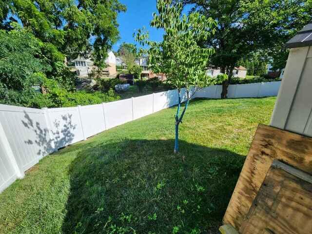 6' Acadia Privacy White Vinyl Fence / (1) 4' gate / (1) 5' double gate