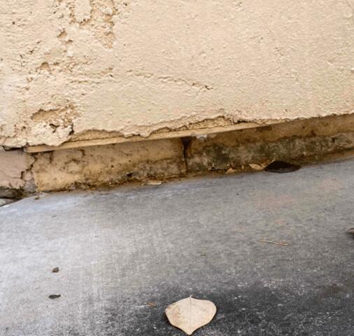 Signs of Corrosion in a Stem Wall: Vertical Cracks in Phoenix, AZ