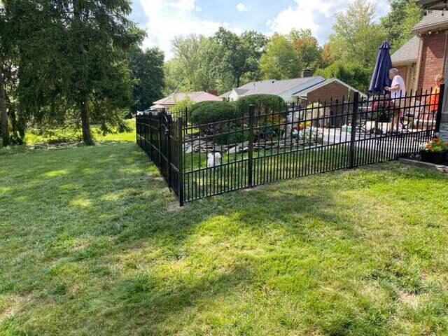 4' Blue Ridge / Residential Grade / 3 Rail / Flush Bottom / Puppy Picket Black Aluminum Fence / (1) 4' Rainbow Arch Gate / Puppy Picket