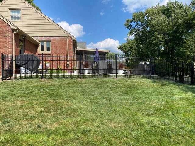 4' Blue Ridge / Residential Grade / 3 Rail / Flush Bottom / Puppy Picket Black Aluminum Fence / (1) 4' Rainbow Arch Gate / Puppy Picket