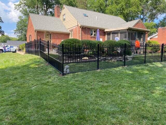 4' Blue Ridge / Residential Grade / 3 Rail / Flush Bottom / Puppy Picket Black Aluminum Fence / (1) 4' Rainbow Arch Gate / Puppy Picket