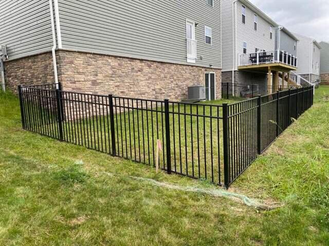 4" Classic / Residential Grade / Flush Bottom / 3 Rail Black Aluminun Fence / (1) 4' gate