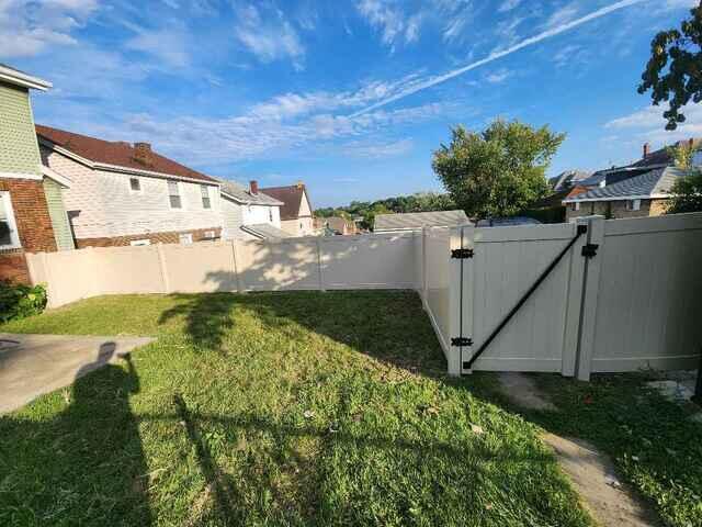 5' Acadia Privacy Tan Vinyl Fence / (2) 4' gates