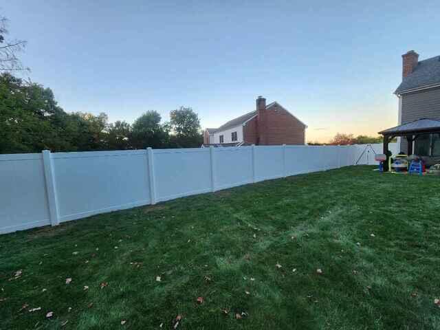 6' Acadia Privacy White Vinyl Fence / (1) 6' Double Gate