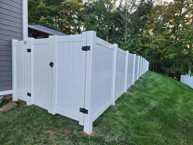 6' Acadia Privacy White Vinyl Fence / (1) 6' Double Gate