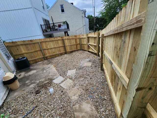 6' Privacy Natural Pressure Treated Wood / (1) 4' gate