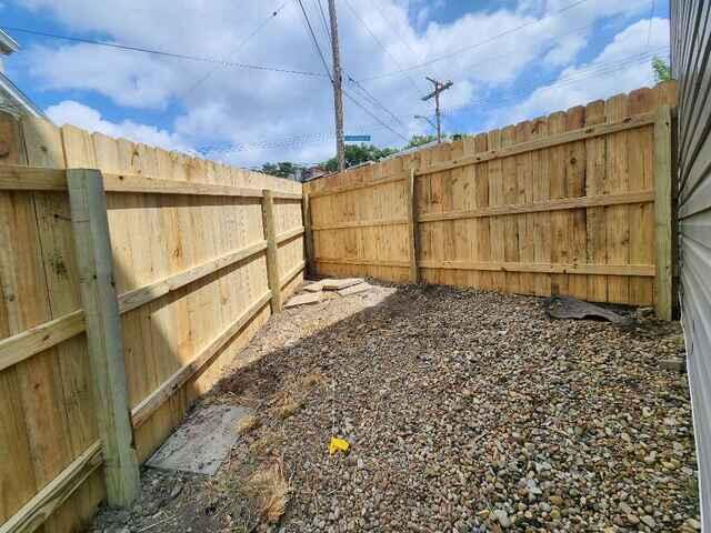 6' Privacy Natural Pressure Treated Wood / (1) 4' gate