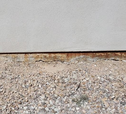 Signs of Corrosion in a Stem Wall: Horizontal Cracks in Gilbert, AZ