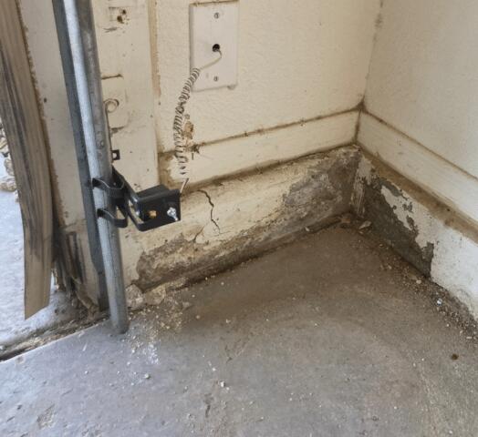 Symptoms of Corrosion in a Stem Wall: Vertical Cracks in Glendale, AZ