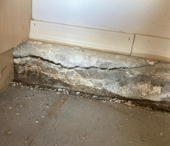 Symptoms of Corrosion in a Stem Wall: Horizontal Cracks in Glendale, AZ