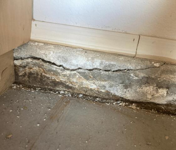 Symptoms of Corrosion in a Stem Wall: Horizontal Cracks in Glendale, AZ