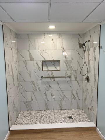 Oversize walk-in shower