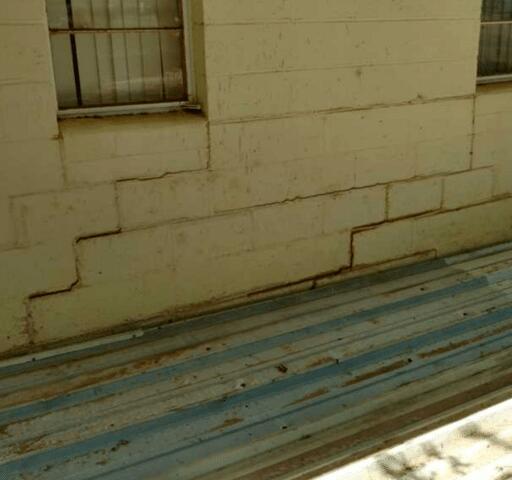 Signs of Settlement Issues: Exterior Wall Crack in Saint David, AZ