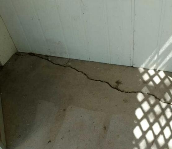 Signs of Settlement Issues: Floor Crack in Saint David, AZ