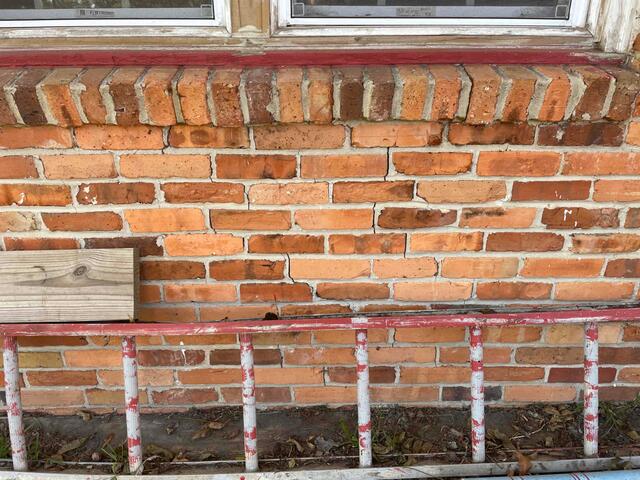 Exterior Wall Cracks