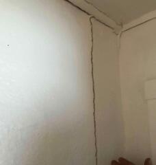 Signs of Foundation Problems: Interior Wall Cracks in Elfrida, AZ