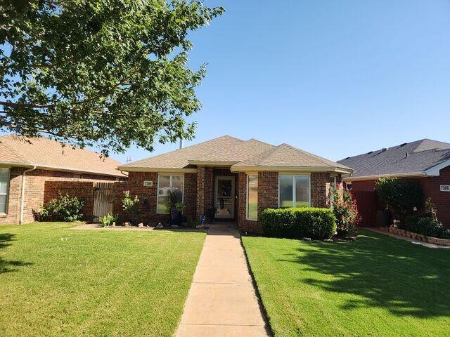 Asphalt Shingles needing Replacement in Lubbock, Tx