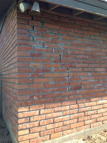 Signs of Foundation Problems: Exterior cracks in Carefree, AZ