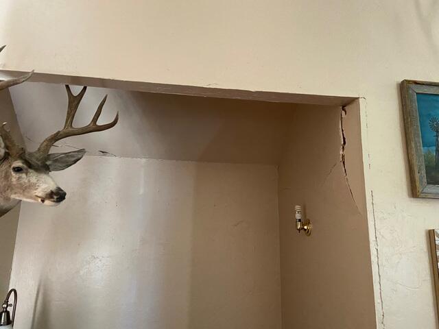 Signs of Foundation Problems: Wall Cracks in Joseph City, AZ