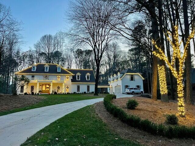 Bright, beautiful holiday curb appeal