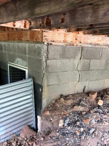 Signs of Foundation Problems: Exterior Wall Cracks in Overgaard, AZ