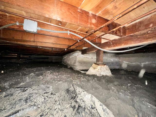 Moist and moldy crawlspace in San Leandro, California