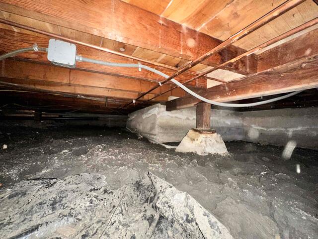 Moist and moldy crawlspace in San Leandro, California