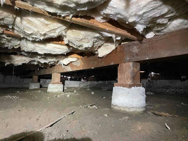 Muddy crawl space in Pittsburg, CA