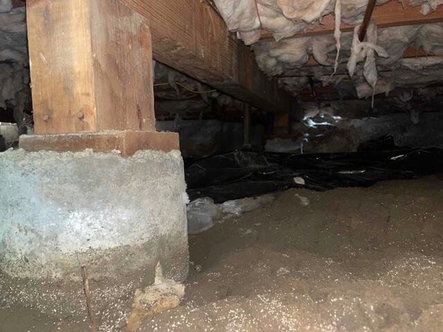 Wet crawl space in Pittsburg, CA