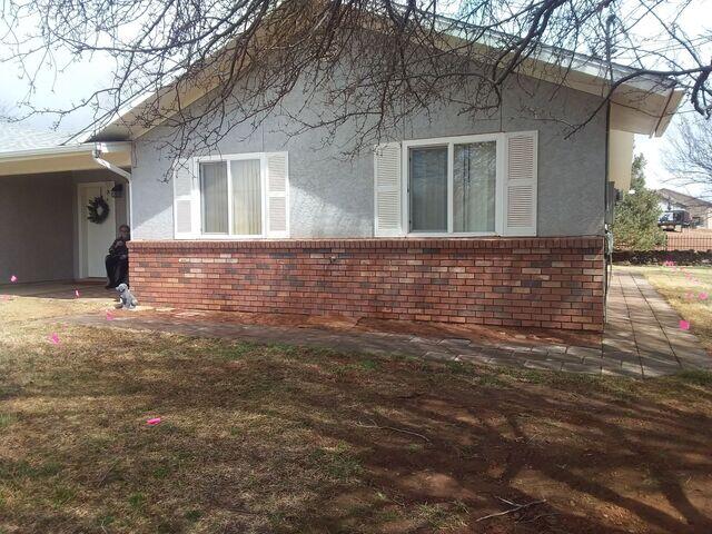 Symptoms of Foundation Problems Around the House: Window Misfunction in Taylor, AZ