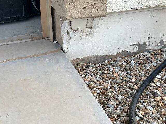 Signs of Stem Wall Failure: Flaking Paint in Arizona City, Arizona