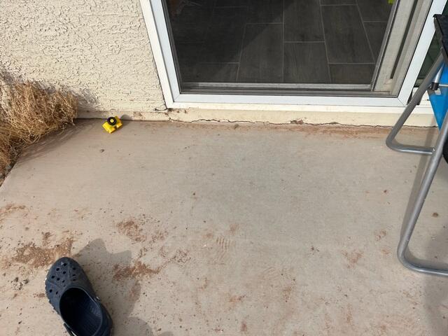 Signs of Stem Wall Failure: Horizontal Cracks in Arizona City, Arizona