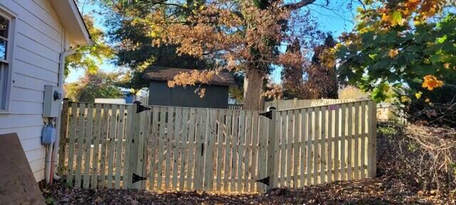 Wood Board on Board Fence Glen Allen, Virginia