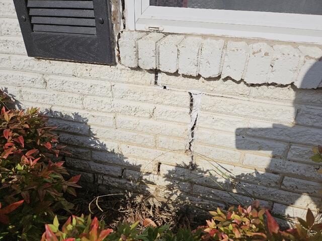 Cracks in Exterior around Windows