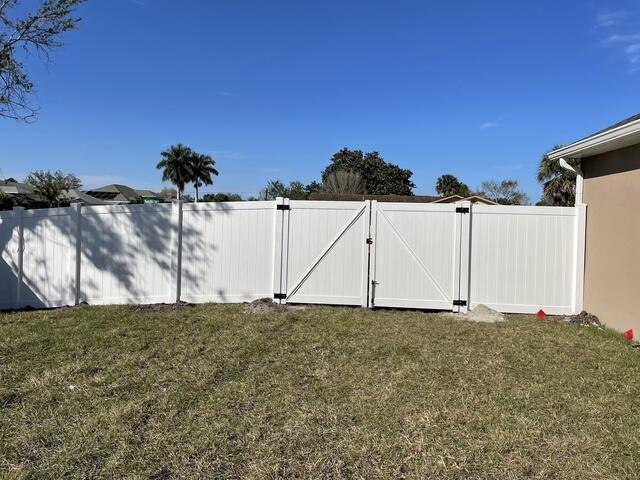 Vinyl Privacy Fence Installation Melbourne FL