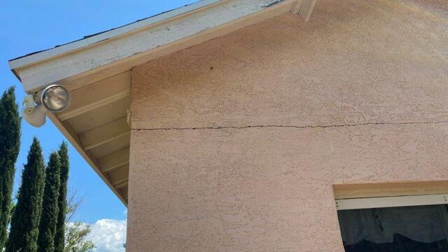 Signs of Foundation Problems: Exterior Cracks in Rio Rico, Arizona