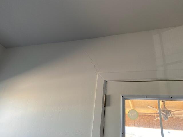 Signs of Foundation Problems: Wall Cracks in Rio Rico, Arizona
