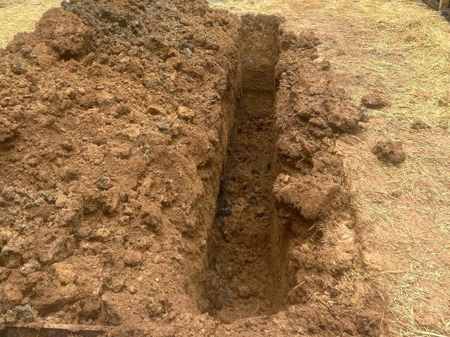 As soon as we identified the precise location, we started digging a trench next to the wall we intended to reinforce.