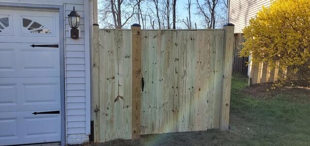 Wood Privacy Fence Fairfax Station Virginia (Single Gate)