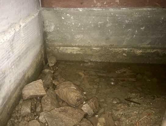 Standing water in Cloverdale, CA, home crawlspace