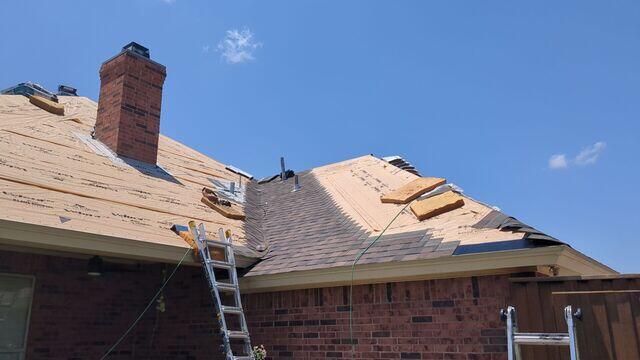 Adding the first part of the roof with shingles.
