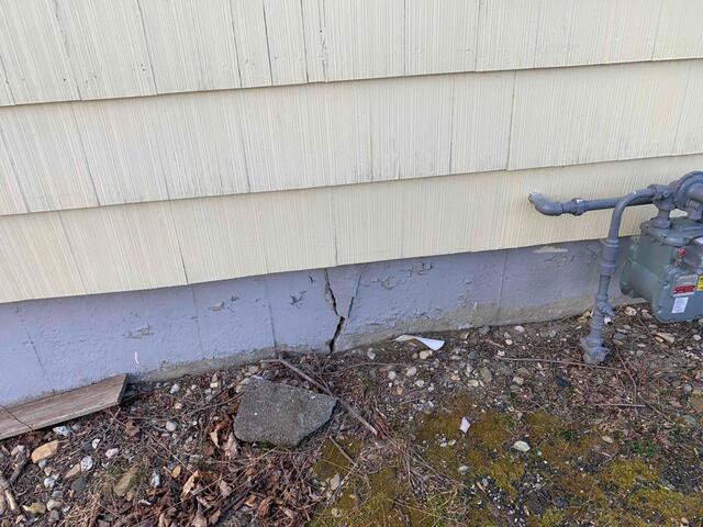 Foundation Crack Outside