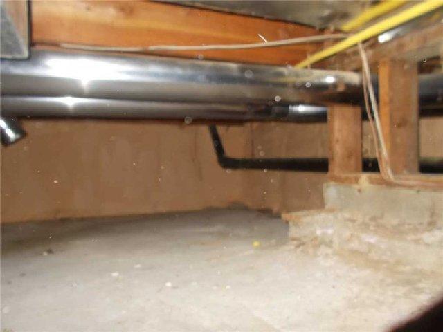 <p>Here you can see signs of water penetrating through the crawl space skim coat.</p>