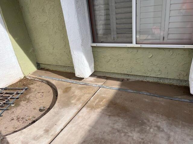 Signs of Foundation Settlement Problems: Uneven Floor & Window Misfunction in Glendale, Arizona